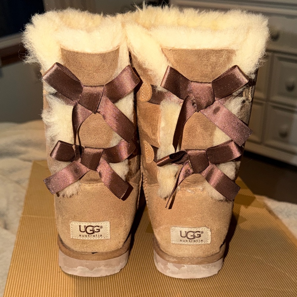Bailey Bow UGGs - Picture 4 of 5